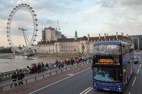 London by Night Sightseeing Open Top Bus Tour with Live Guide